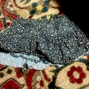 Black squirt, black, with little white flower Zara size 8 kids